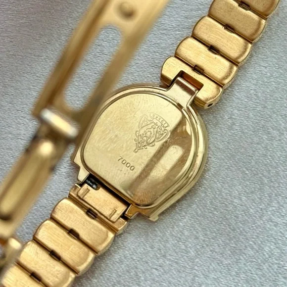 AUTHENTIC RARE VINTAGE GUCCI HORSESHOE GOLD WATCH - Picture 6 of 6